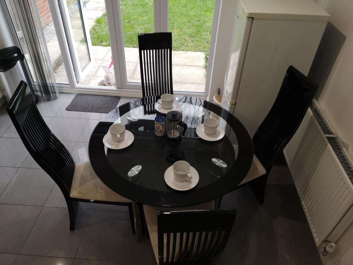 شقة Nightingale Gardens - 4 Bed Detached House - مانشستر المظهر الخارجي الصورة